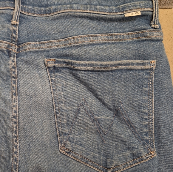 34 Mother Weekender Layover Mid Rise Flare 1585 1008 Ret $248 - Picture 4 of 16